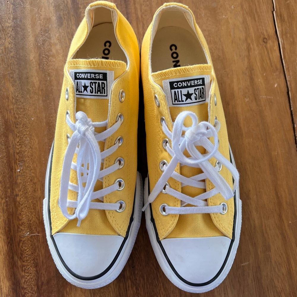 Excellent condition Pale Yellow Converse Platform Low Top